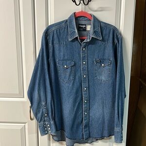 Wrangler men’s, unisex,heavy denim shirt. Reg. Fit 16/ 1/2 - 35. Excellent